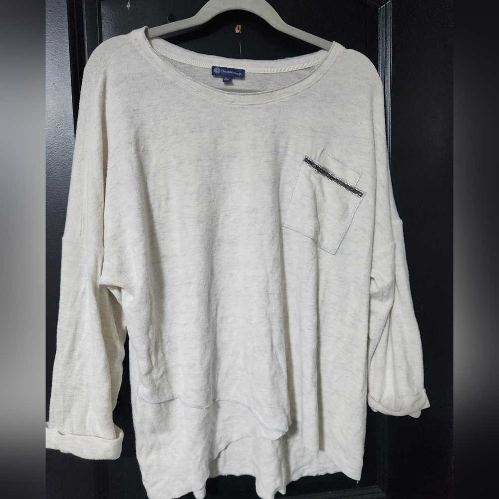 Light Sweater Whote With Silver Detail On Trim